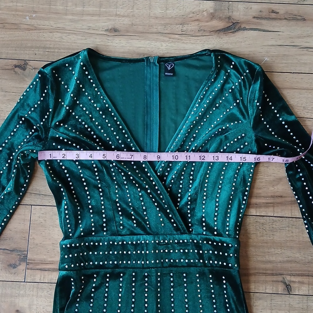Windsor Elegant Emerald Green Beaded  V-Neck Long Sleeve Evening Gown. Size S - Picture 15 of 17